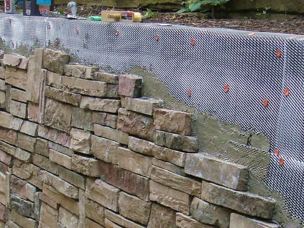 Строительство подпорных стенок из камня: Подпорная стенка из камня .