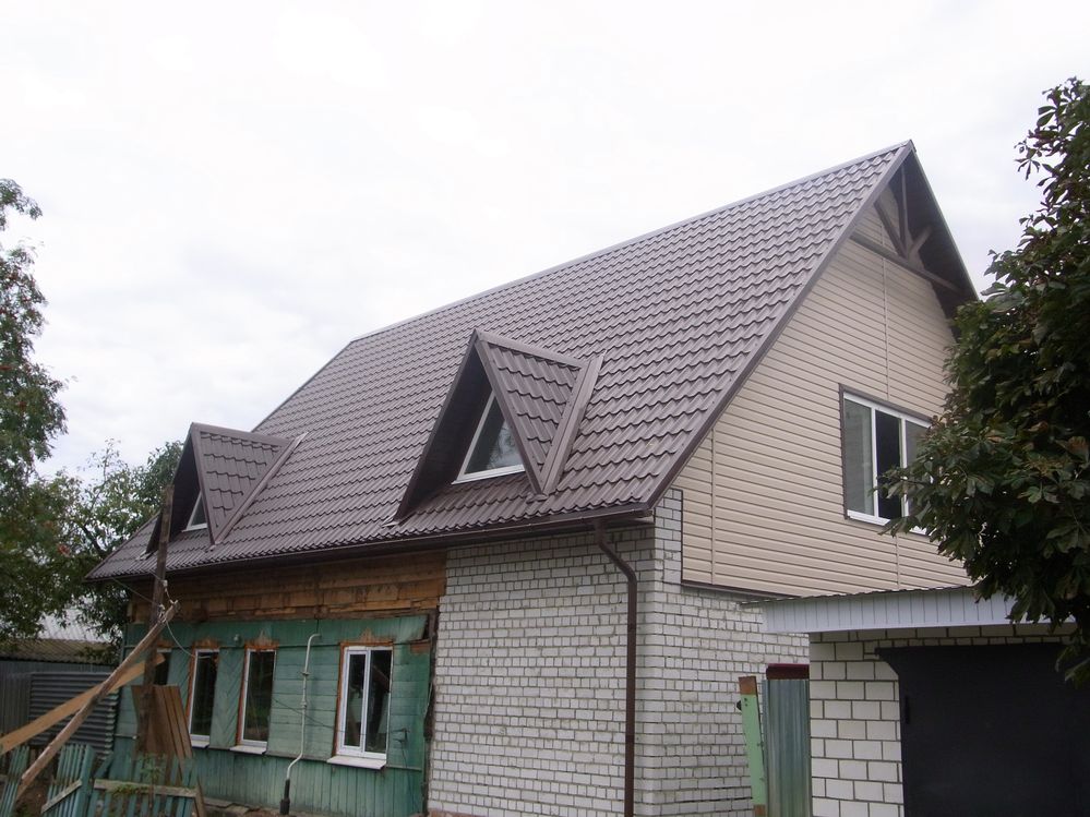 Фото крыш из металлочерепицы деревенских домов