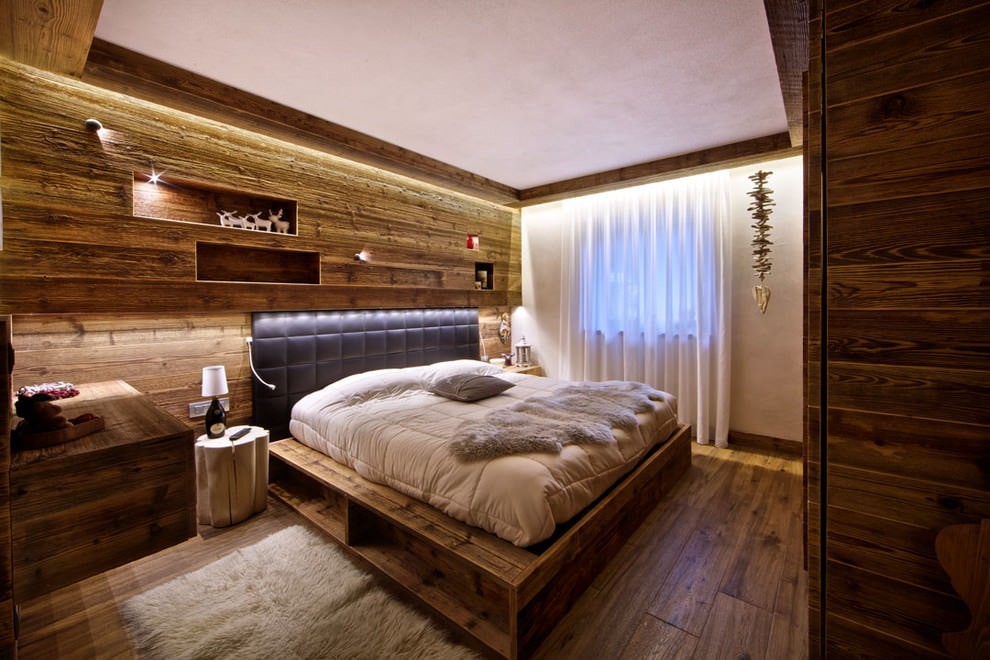 Дизайн спальни с камнем и деревом
