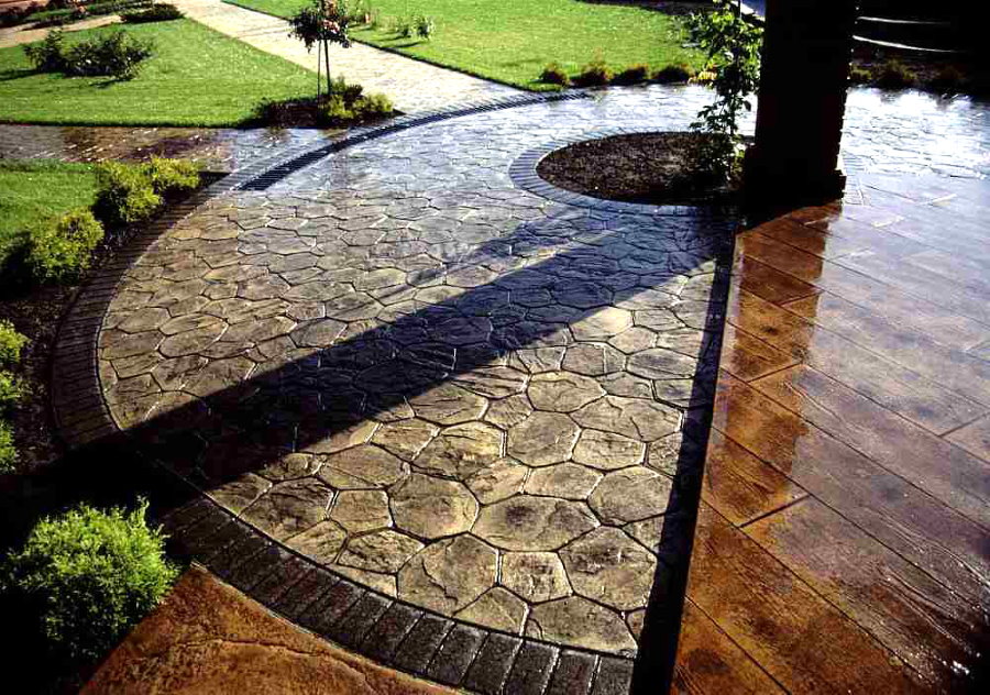 Садовая дорожка из штампованного бетона