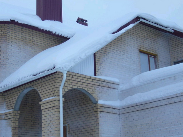 А можно ли крыть крышу металлочерепицей зимой? 1