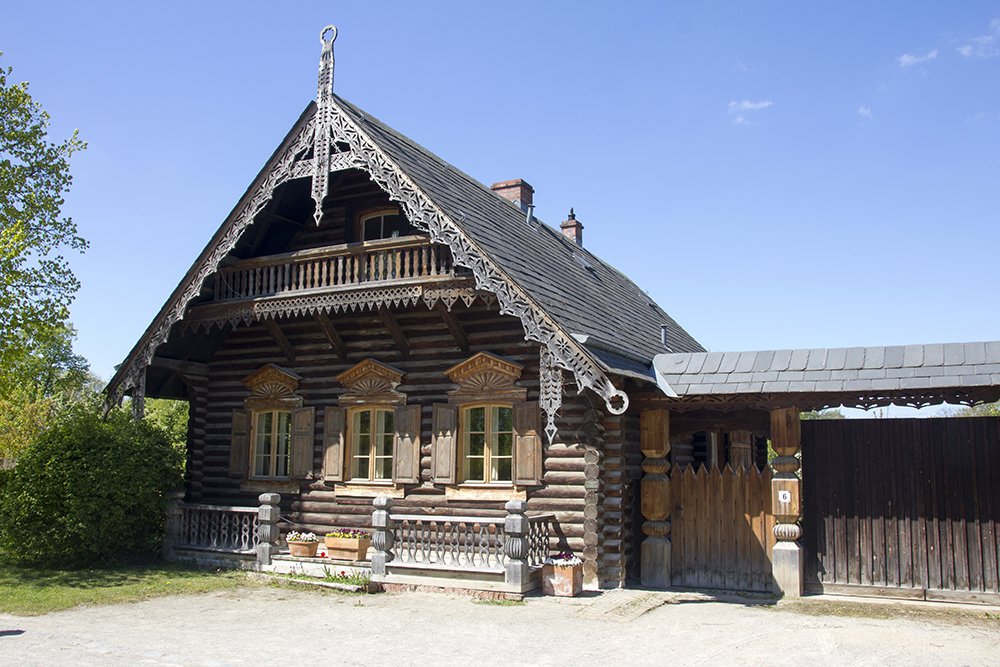 Фото избы. Русская колония Александровка в Потсдаме. Александровка Потсдам. Александровская деревня в Потсдаме. Колония Александровка, Потсдам, Германия.