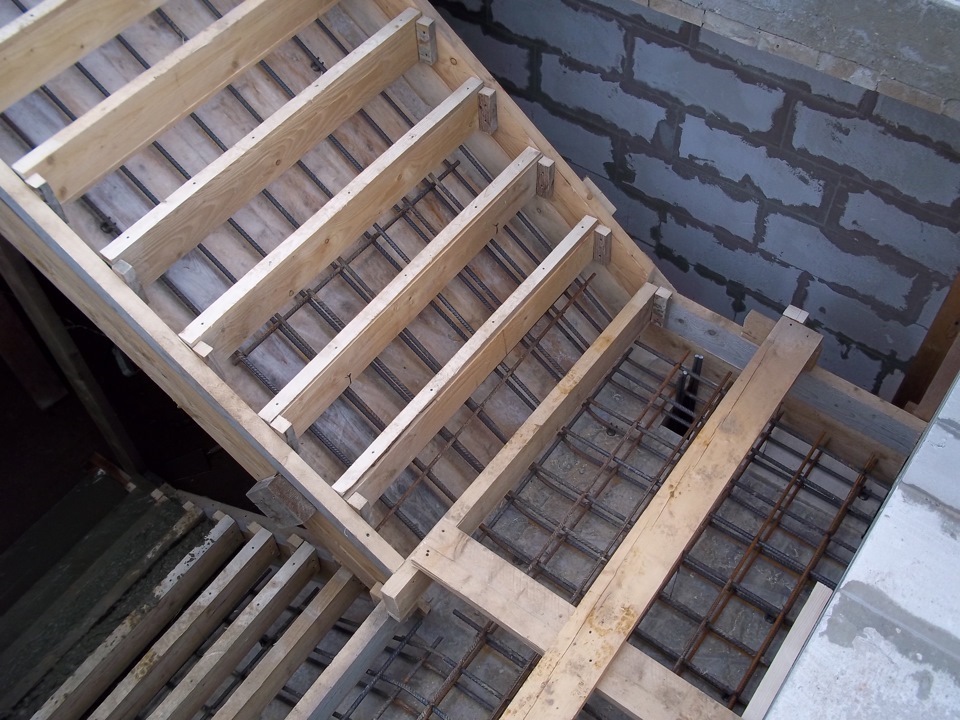 Армирование бетонной лестницы: Армирование лестницы монолитной: чертежи
