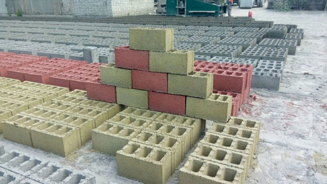 На фото шлакобетонные строительные блоки Виды строительных блоков
