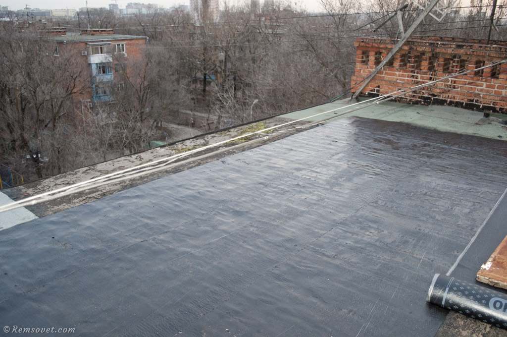 Гидроизоляция плоской крыши рулонными наплавляемыми материалами