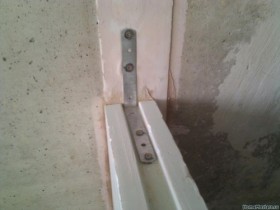plate fasteners to the wall