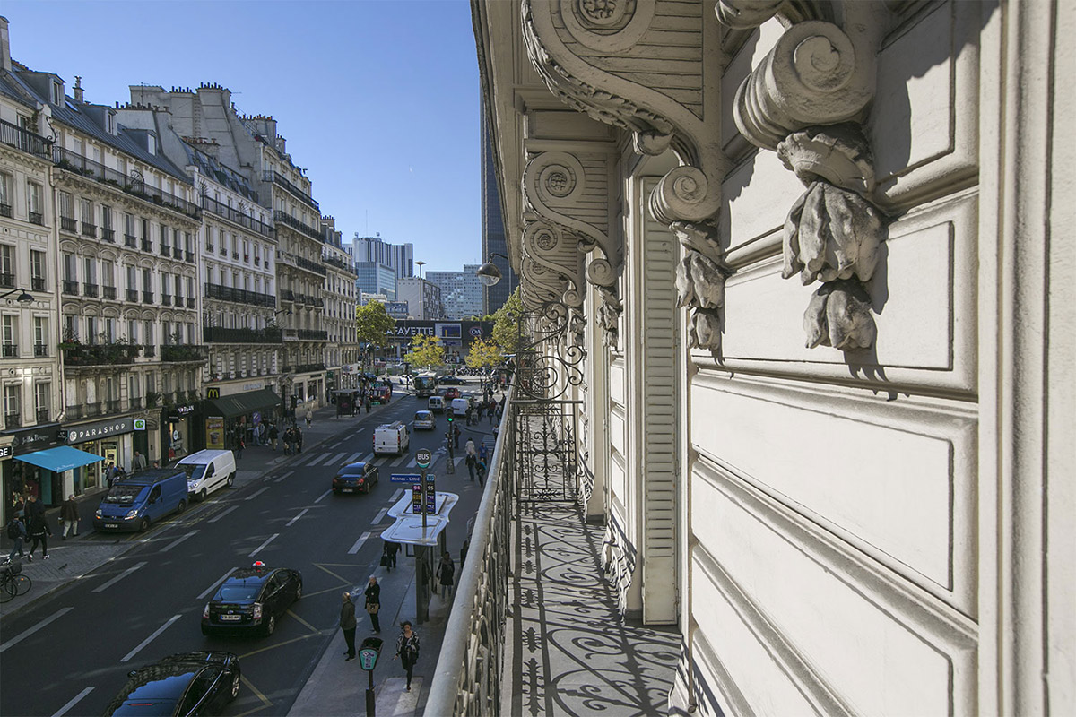 Haussmannian façade Paris furnished rental with balcony